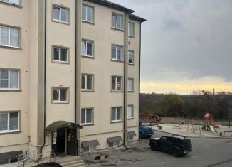 Продаю 2-комнатную квартиру, 47.5 м2, Нальчик, Солнечная улица, 10к8