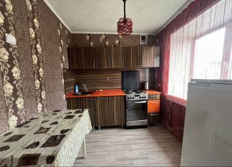 Сдается в аренду 3-комнатная квартира, 54 м2, Абакан, проспект Ленина, 36