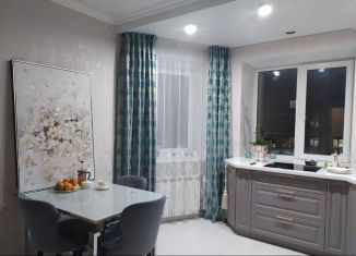 Продажа 4-комнатной квартиры, 90 м2, Абакан, улица Авиаторов, 8
