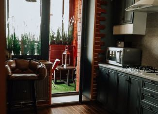 Сдается в аренду 1-комнатная квартира, 55 м2, деревня Мокшино, Солнечная улица, 94