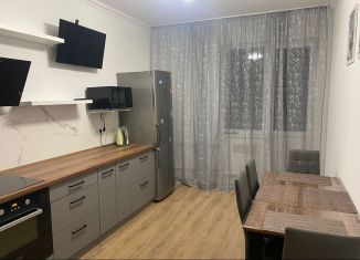 Сдаю 2-ком. квартиру, 53.7 м2, Тверь, Новочеркасская улица, 48