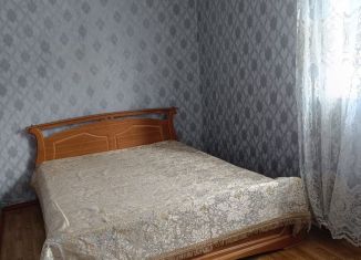 Сдаю в аренду трехкомнатную квартиру, 62 м2, Грозный, улица Дьякова, 9, 3-й микрорайон