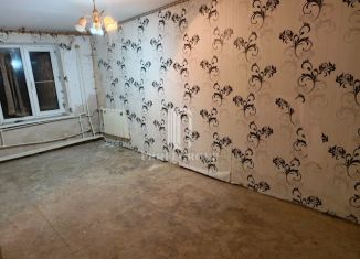 Продам четырехкомнатную квартиру, 100 м2, Махачкала, улица Абдуллы Гаджиева, 32