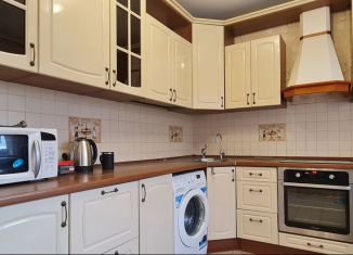 Сдаю в аренду 3-ком. квартиру, 70 м2, Тольятти, улица 70 лет Октября, 9