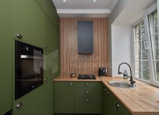 Продаю 3-ком. квартиру, 60.2 м2, Тюмень, улица Володарского, 34