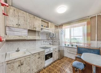 Продаю 3-ком. квартиру, 67 м2, Челябинск, Калининский район, Шенкурская улица, 11