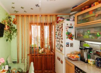 Продаю 3-ком. квартиру, 60.1 м2, Тюмень, Пролетарская улица, 120А