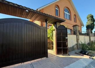 Сдам в аренду дом, 100 м2, Симферополь, улица имени Н.И. Черных