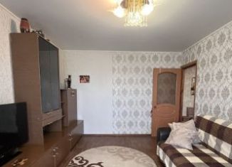 Продаю 2-ком. квартиру, 47 м2, Кировск, улица Советской Конституции, 6