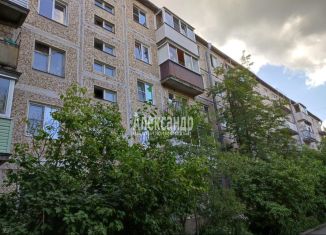 Продаю трехкомнатную квартиру, 56 м2, Ломоносов, Александровская улица, 29