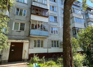 Продается двухкомнатная квартира, 47 м2, рабочий посёлок Калининец, Фабричная улица, 8