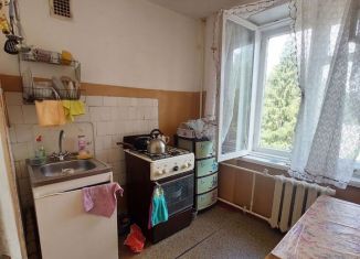 Продается трехкомнатная квартира, 54 м2, Луга, проспект Кирова, 68