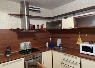 Аренда 3-ком. квартиры, 90 м2, Железногорск, улица Ленина, 60