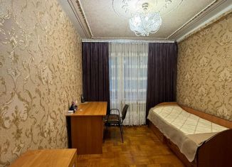 Продам 4-ком. квартиру, 84 м2, Карачаевск, улица Курджиева, 24