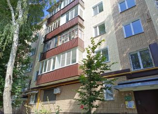 Сдаю 1-ком. квартиру, 32 м2, Зеленодольск, Комсомольская улица, 9