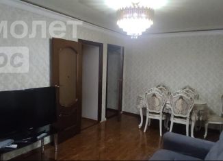 Сдам 3-ком. квартиру, 57 м2, Грозный, проспект Ахмат-Хаджи Абдулхамидовича Кадырова, 27