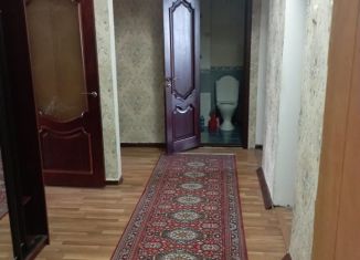 Сдаю в аренду трехкомнатную квартиру, 75 м2, Махачкала, улица Габитова, 14Г