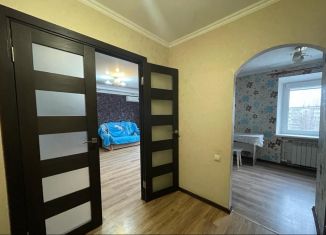 Продам 1-ком. квартиру, 37 м2, Батайск, Октябрьская улица, 120А