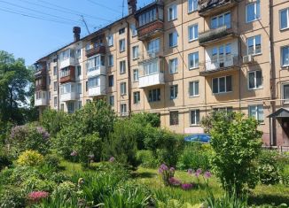 Продается 3-комнатная квартира, 62 м2, Кемерово, улица Калинина, 5