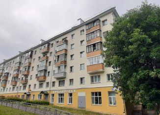 Продаю 2-ком. квартиру, 42 м2, Киров, улица Ленина, 179