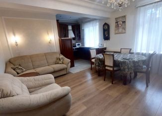 Сдается трехкомнатная квартира, 70 м2, Киров, улица Щорса, 42