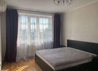 Аренда 1-ком. квартиры, 42 м2, Химки, улица Калинина, 7