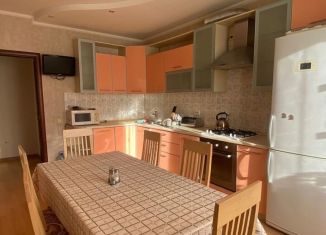 Аренда 3-ком. квартиры, 90 м2, Казань, Чистопольская улица, 72