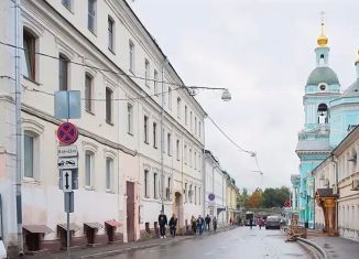 Сдаю в аренду комнату, 20 м2, Москва, Серебрянический переулок, 4с1, метро Китай-город