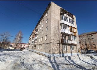 Продаю трехкомнатную квартиру, 62 м2, Асбест, улица Пархоменко, 2А