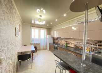 Продается 2-комнатная квартира, 64 м2, Татарстан, улица Павлюхина, 37