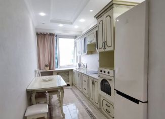 Сдача в аренду 3-ком. квартиры, 130 м2, Грозный, улица Умара Димаева