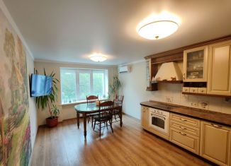 Продаю 2-ком. квартиру, 59.6 м2, Ставрополь, улица Михаила Морозова, 104