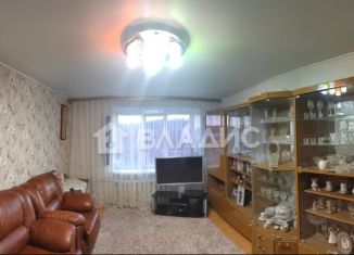 Продаю четырехкомнатную квартиру, 76.5 м2, Белебей, улица Революционеров, 38