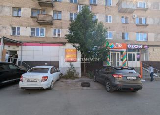 Сдаю в аренду торговую площадь, 60 м2, Челябинская область, улица Дегтярёва, 98