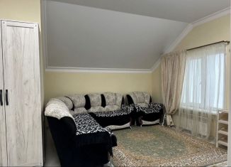 Сдается 3-комнатная квартира, 94 м2, Махачкала, улица Мира, 96