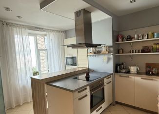 Сдается в аренду 3-ком. квартира, 90 м2, Санкт-Петербург, улица Кораблестроителей, 44к1