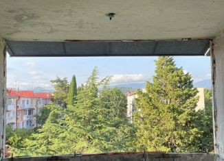 Продам 3-ком. квартиру, 75 м2, Сочи, улица Молокова, 32, микрорайон Черемушки