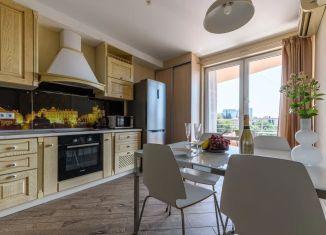 Сдается в аренду 3-ком. квартира, 105 м2, Сочи, Нагорная улица, 16, микрорайон Центральный