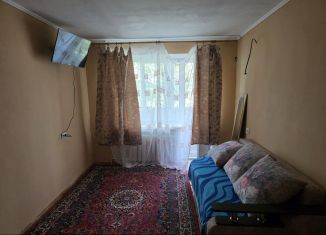 Сдаю в аренду 1-ком. квартиру, 30 м2, Азов, переулок Степана Разина, 5