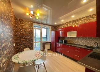 Сдается в аренду трехкомнатная квартира, 90 м2, Новосибирск, Танковая улица, 32, ЖК Астра