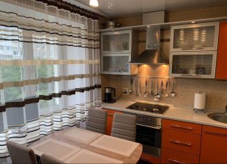 Продам 2-комнатную квартиру, 53 м2, Мурманск, улица Беринга, 13