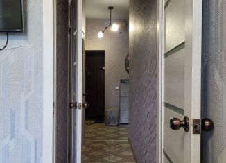 Продам 2-ком. квартиру, 61.8 м2, Березники, улица Парижской Коммуны, 21