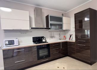 Сдается в аренду двухкомнатная квартира, 71 м2, Геленджик, улица Грибоедова, 62к2