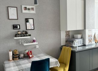 Трехкомнатная квартира на продажу, 77 м2, Нальчик, 2-я Надречная улица, 126Ак11, район Александровка