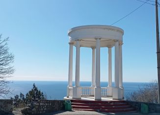 Продам 2-комнатную квартиру, 65 м2, посёлок городского типа Гаспра, улица Мира, 11