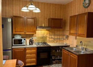 Сдам в аренду трехкомнатную квартиру, 79 м2, Санкт-Петербург, Средний проспект Васильевского острова, 99/18