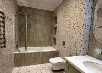 Аренда 4-ком. квартиры, 124 м2, Грозный, проспект Ахмат-Хаджи Абдулхамидовича Кадырова, 123