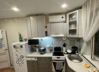 Продаю двухкомнатную квартиру, 43.4 м2, Тобольск, 8-й микрорайон, 22