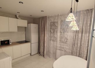 Сдаю в аренду 1-ком. квартиру, 35 м2, Саратов, улица имени С.П. Лисина