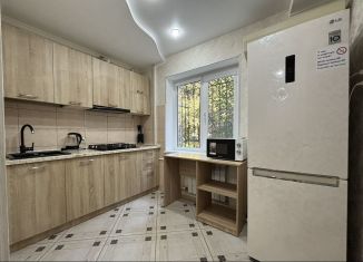 Сдам двухкомнатную квартиру, 50 м2, Сочи, улица Ленина, 54, микрорайон Черемушки